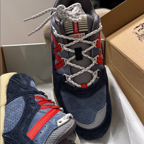 Stylish Navy and Red Men's Sneakers - Picture 3 of 4
